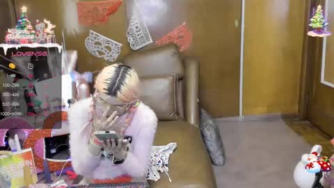 Skinnygirl online show from February 28, 1:05 am