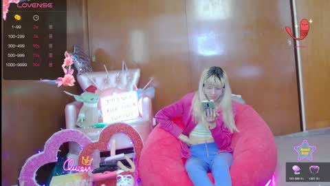 Skinnygirl online show from March 31, 6:30 pm