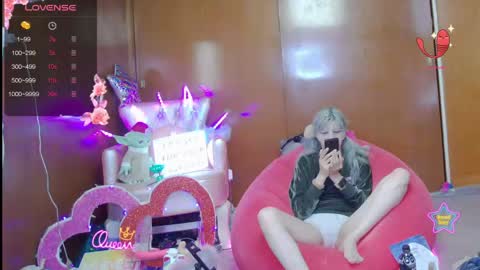 Skinnygirl online show from May 15, 11:56 pm