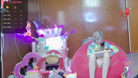 Skinnygirl online show from May 18, 11:10 pm