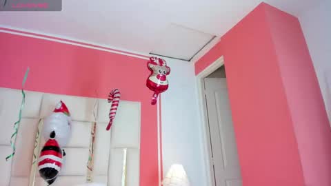 Snapshot of laguna_blue chatting on December 30, 1:47 pm Laguna Blue online show from December 30, 1:47 pm