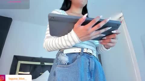 Snapshot of laguna_blue chatting on January 28, 11:49 am Laguna Blue online show from January 28, 11:49 am
