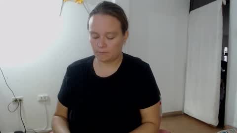 Snapshot of lahurent_weed420 chatting on November 8, 11:54 am paola and a guest lol online show from November 8, 11:54 am