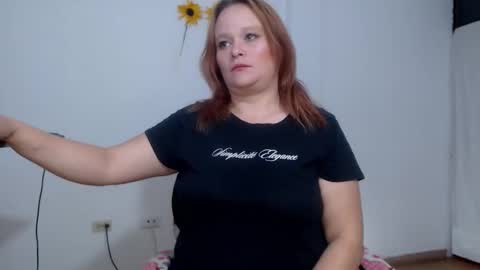 Snapshot of lahurent_weed420 chatting on November 10, 1:59 am paola and a guest lol online show from November 10, 1:59 am