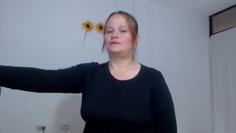 Snapshot of lahurent_weed420 chatting on November 11, 7:58 pm paola and a guest lol online show from November 11, 7:58 pm