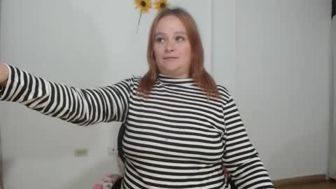 Snapshot of lahurent_weed420 chatting on November 14, 12:42 am paola and a guest lol online show from November 14, 12:42 am