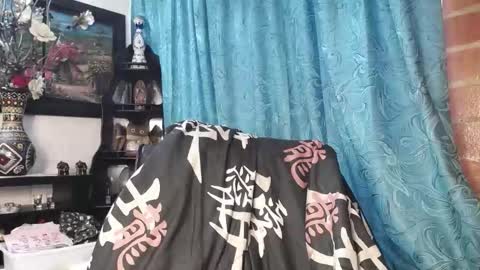 Snapshot of laia_hadid chatting on November 20, 11:10 am laia_hadid online show from November 20, 11:10 am