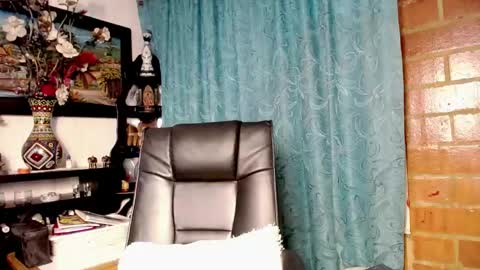 laia_hadid online show from May 14, 2:40 am