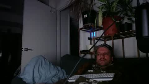 Snapshot of laidback_and_chill chatting on December 2, 12:09 am Rick online show from December 2, 12:09 am