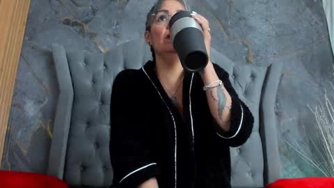 Lailacastillo online show from February 18, 11:44 pm