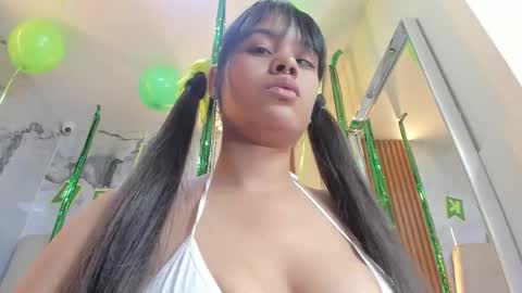 Snapshot of lailamorfy chatting on March 17, 12:52 pm online show from March 17, 12:52 pm