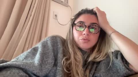 Snapshot of lailayourangel chatting on June 25, 3:27 pm lailayourangel online show from June 25, 3:27 pm