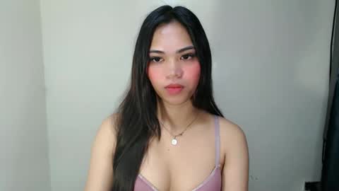 laire online show from May 4, 7:15 am