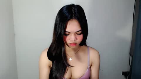 laire online show from May 6, 6:41 am