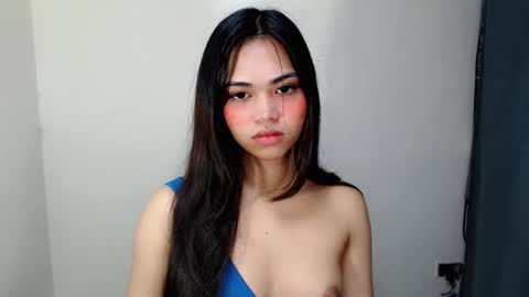 laire online show from May 12, 8:22 am