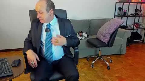 Snapshot of lajose52 chatting on November 8, 7:12 pm lajose52 online show from November 8, 7:12 pm