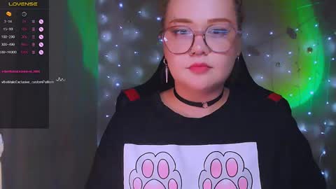 Snapshot of lala_loulou chatting on May 4, 3:52 pm Nicky online show from May 4, 3:52 pm