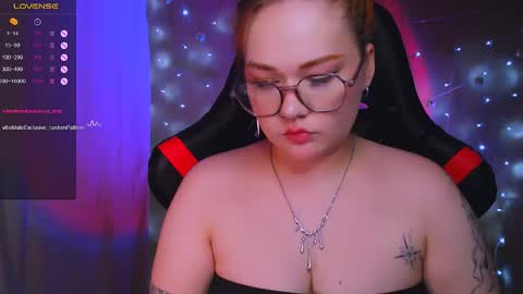 Snapshot of lala_loulou chatting on May 7, 8:25 pm Nicky online show from May 7, 8:25 pm