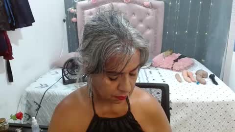 Snapshot of lalisha_96 chatting on October 5, 12:20 am lalisha online show from October 5, 12:20 am