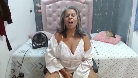 Snapshot of lalisha_96 chatting on October 15, 12:00 am lalisha online show from October 15, 12:00 am