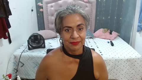 Snapshot of lalisha_96 chatting on October 19, 12:33 am lalisha online show from October 19, 12:33 am