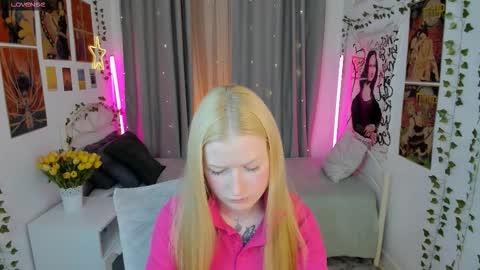 Laly online show from October 18, 4:19 pm