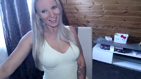 LaMadrina006 online show from June 15, 7:54 am