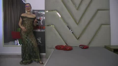 Snapshot of lana_banner chatting on September 9, 8:03 am LanaBanner online show from September 9, 8:03 am
