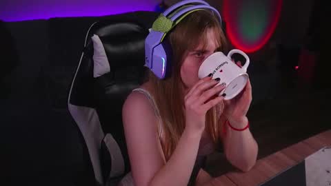 Kay online show from September 29, 8:24 pm