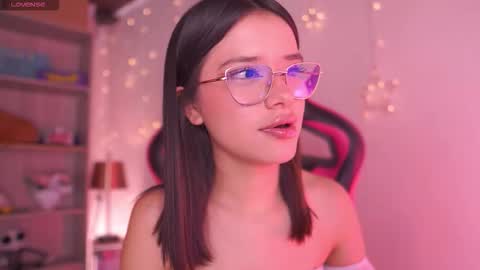 Snapshot of lana_dreams_ chatting on February 17, 11:33 pm Lana online show from February 17, 11:33 pm