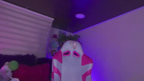 Snapshot of lana_dreams_ chatting on March 17, 12:26 am Lana online show from March 17, 12:26 am