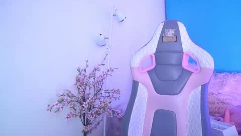 Snapshot of lana_dreams_ chatting on March 26, 12:50 am Lana online show from March 26, 12:50 am