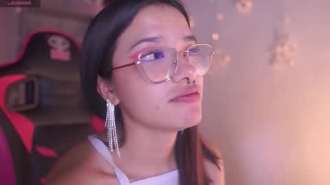 Snapshot of lana_dreams_ chatting on March 27, 8:59 am Lana online show from March 27, 8:59 am