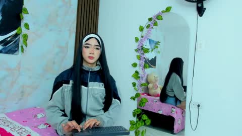 Lana online show from April 3, 1:09 pm