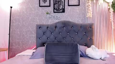 lana_gill online show from April 24, 7:05 pm
