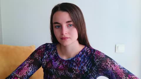lana_gl online show from June 29, 7:58 am