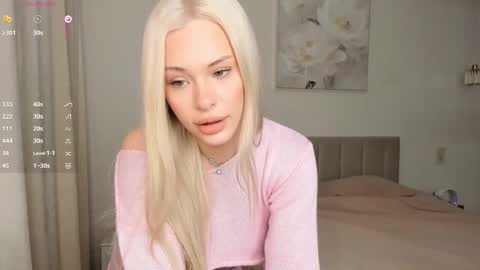 Snapshot of lana_mazy chatting on October 22, 3:51 am Lana online show from October 22, 3:51 am