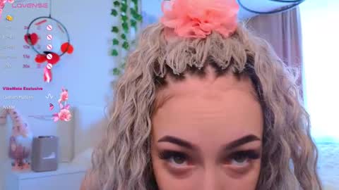 Snapshot of lana_me chatting on February 25, 5:52 am Milana online show from February 25, 5:52 am