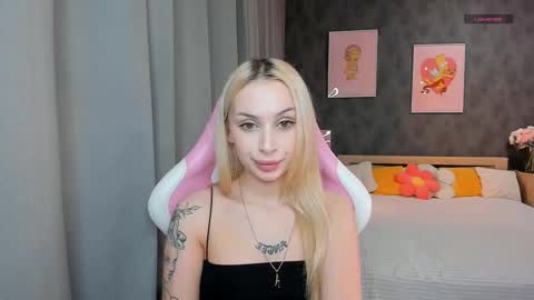 Snapshot of lanamiracle chatting on February 25, 3:16 am Lana online show from February 25, 3:16 am