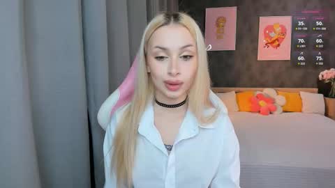 Snapshot of lanamiracle chatting on February 26, 4:00 am Lana online show from February 26, 4:00 am