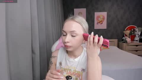 Snapshot of lanamiracle chatting on April 4, 8:12 am Lana online show from April 4, 8:12 am