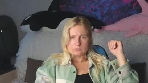 Snapshot of lanavismith chatting on November 25, 6:35 am LanaviSmith online show from November 25, 6:35 am