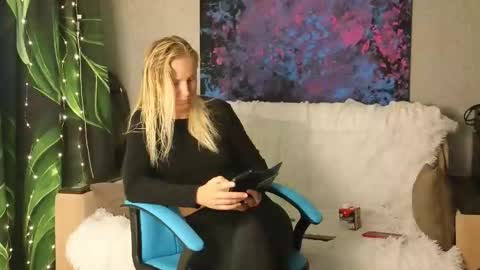 Snapshot of lanavismith chatting on December 3, 6:32 am LanaviSmith online show from December 3, 6:32 am