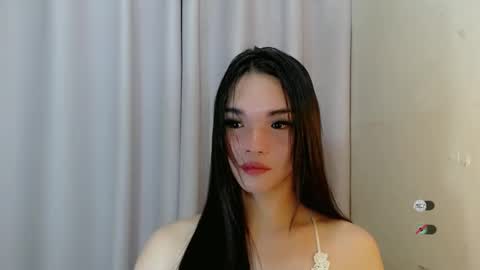 lanawyatt_ online show from December 8, 3:02 pm