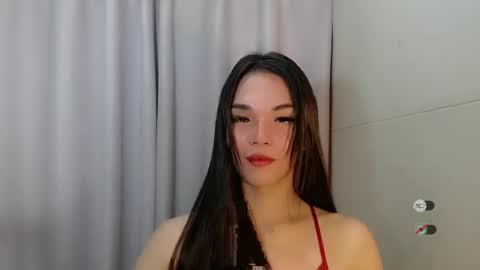 lanawyatt_ online show from December 9, 2:17 pm