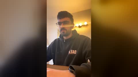 Snapshot of lander920612 chatting on March 6, 9:06 am lander920612 online show from March 6, 9:06 am