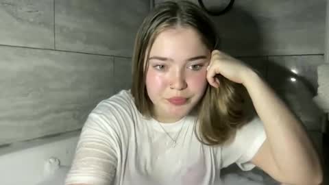 lanelizzie348 online show from April 8, 2:22 am