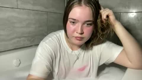 lanelizzie348 online show from April 14, 1:11 am