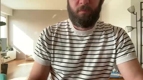 Snapshot of lanimalr chatting on April 10, 9:03 am Lanimal online show from April 10, 9:03 am