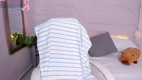 Snapshot of lanna_18_ chatting on April 11, 11:36 am Lanna online show from April 11, 11:36 am